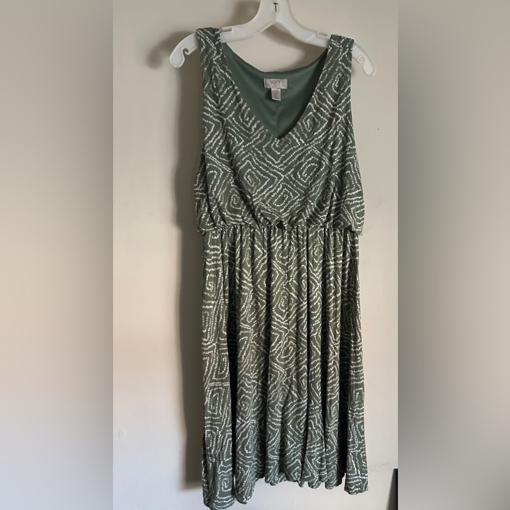 Loft Women’s V-Neck Sleeveless Dress size LP Geo Print